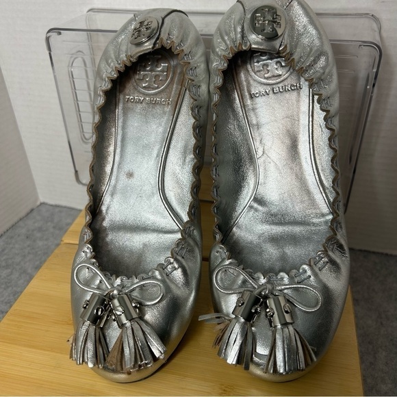 Tory Burch Reese Gold Metallic Ballet Leather Flats w/ Tassels Size 7.5 - Picture 1 of 6